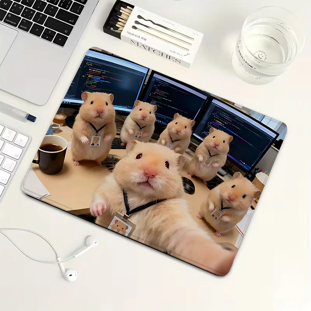 

Коврик для мыши с мультяшным хомяком, маленький резиновый игровой коврик для мыши, коврик для механической клавиатуры, аксессуары для ПК, коврик для игрового стола