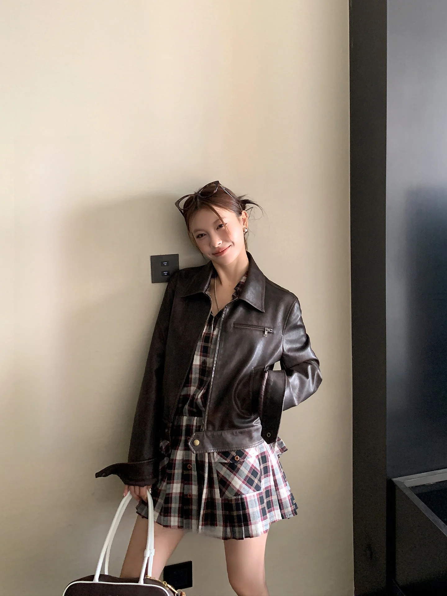 

LIONE Cool Short PU Leather Jacket Vintage Texture Slim Fit Biker Girl Style Zipper Closure Long Sleeve Spring Autumn Outerwear