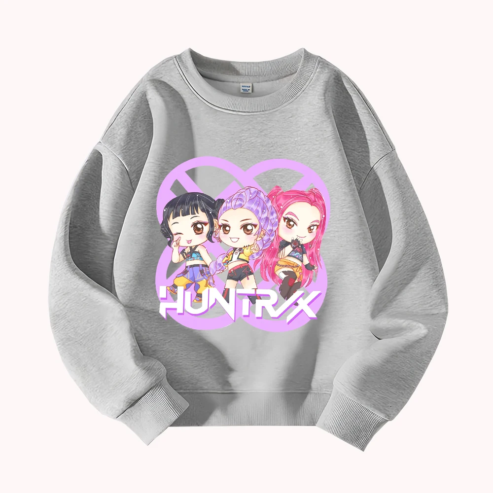 Bluza damska HUNTRX z krótkim rękawem i okrągłym dekoltem, z grafiką inspirowaną chibi grupą K-pop, w stylu streetwear.