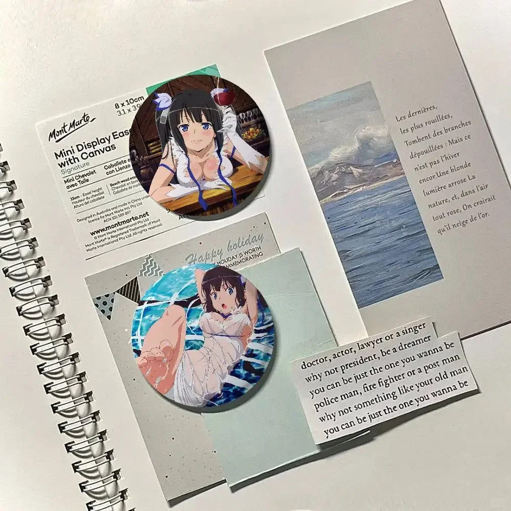 Hestia Dungeon Ni Deai Wo Motomeru No Wa MachigatteIru Darou Ka شارات أنيمي شارة ليزر مستديرة بروش ظهره اكسسوارات التلبيب #3