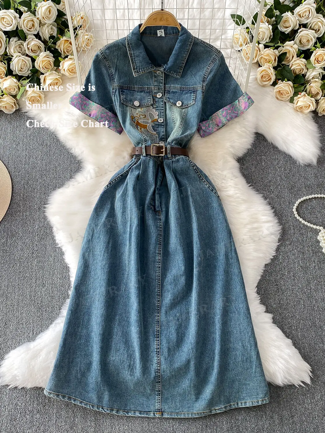 Abito in denim con risvolto ricamato per donna Abito estivo di media lunghezza stampato a maniche corte con bottoni in vita