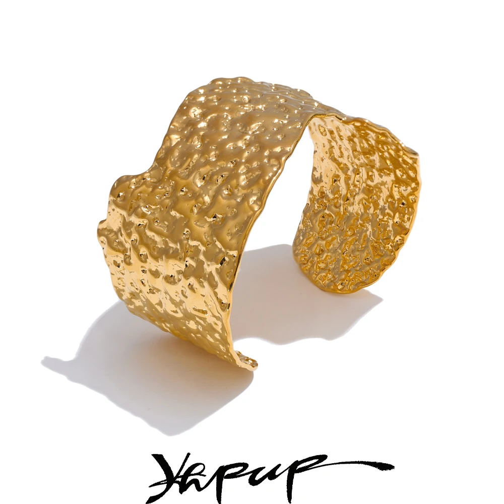 Yhpup Hammer Wide Open Bangle 18k Gold