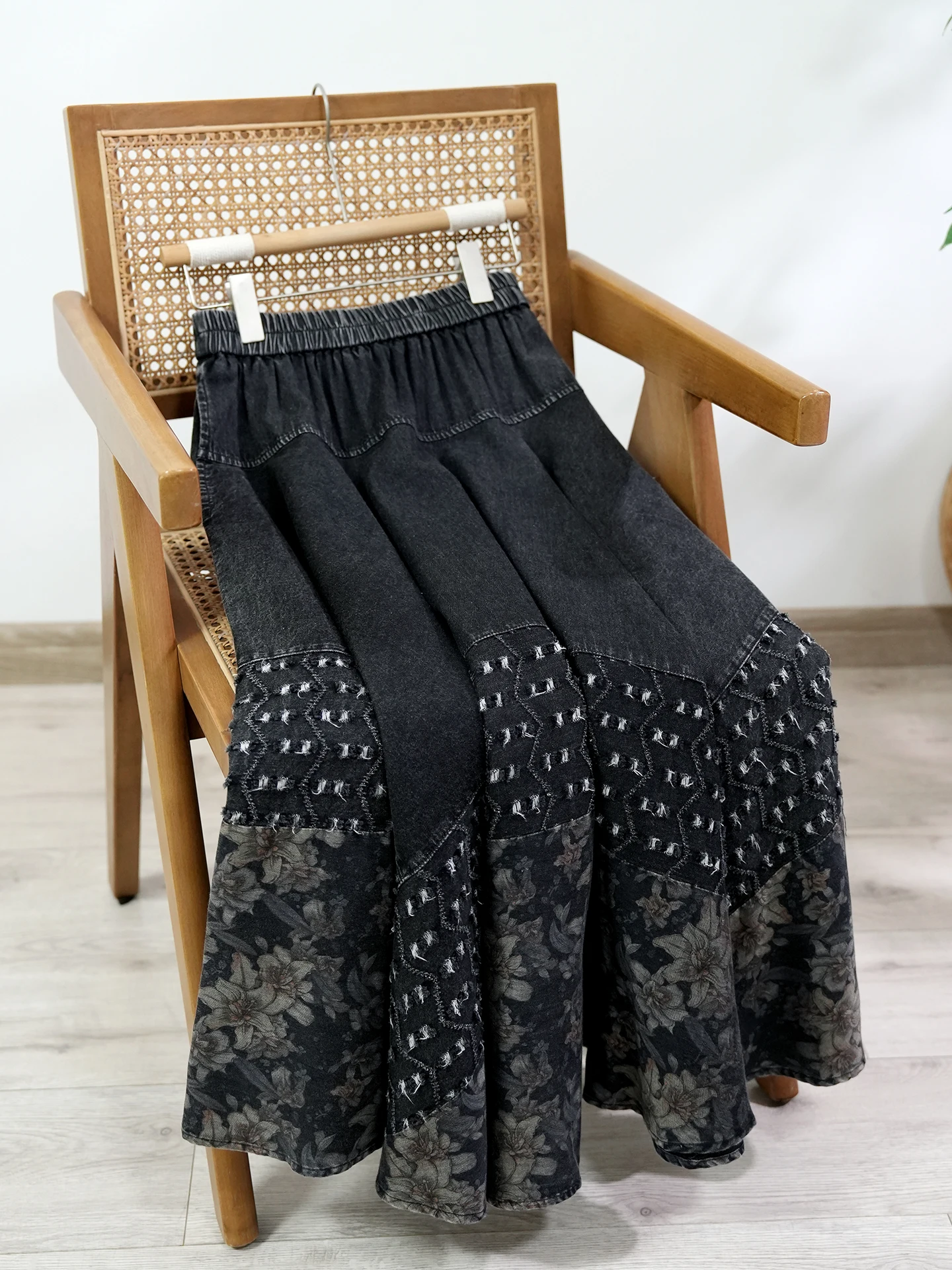 TIYIHAILEY Lange Maxi Frauen Elastische Taille Herbst Winter Denim Rock Dame Gedruckt A-Line Patchwork Dicke Schwarze Jeans 2025