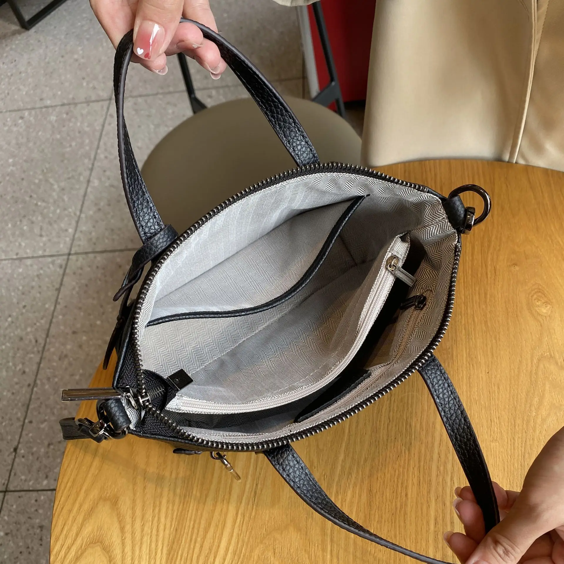 Borsa da donna in vera pelle di mucca borsa a tracolla portatile alla moda da donna a tracolla singola di alta qualità tinta unita