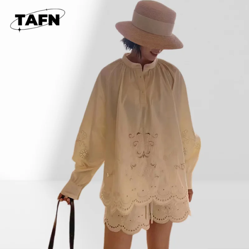 

French Early Autumn Creamy-white Embroidery Water Soluble Flower Pullover Shorts Old Money Suit Perfect for Hot WeatherAG1531