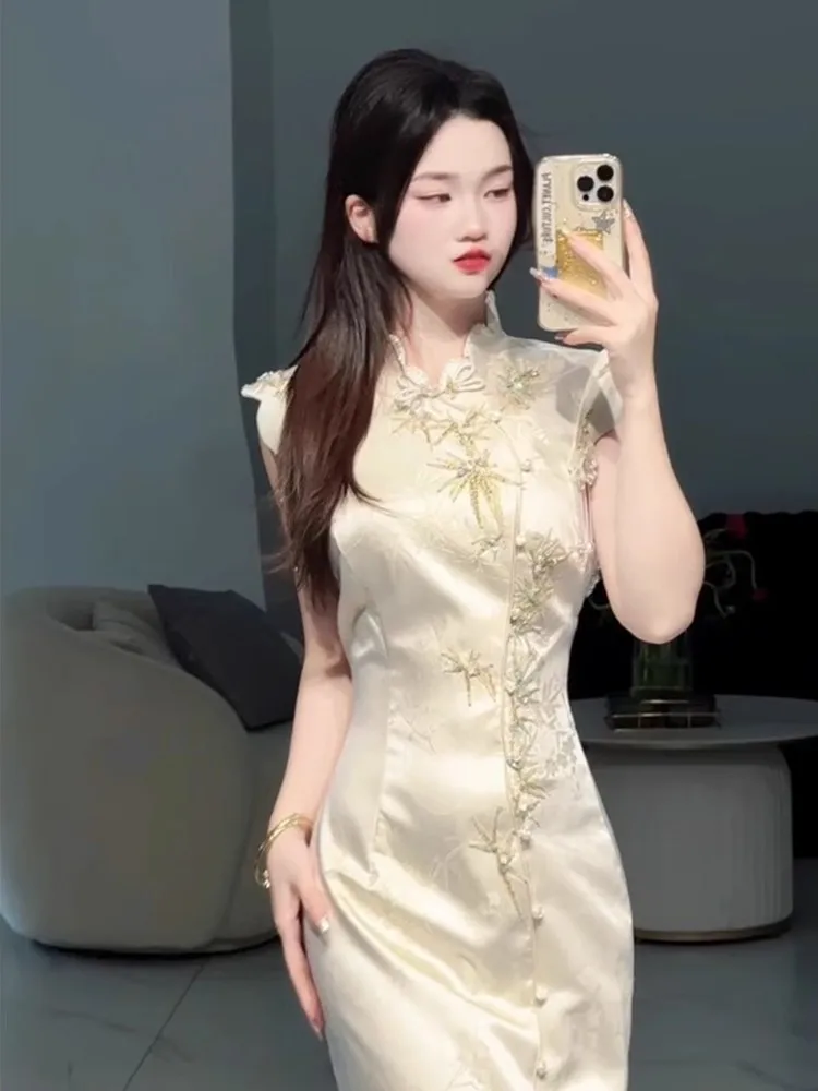 

Engagement dress light luxury and niche wedding banquet toasting new Chinese-style cheongsam for the heavy embroidery