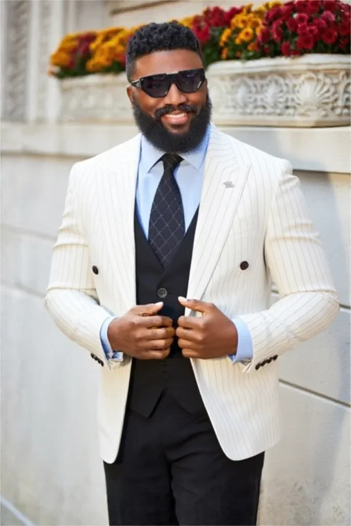 

Мужские костюмы в белую полоску с двубортными остроконечными лацканами, комплект из 3 предметов (куртка + жилет + брюки), комплекты для свадебного вечера, костюмы для официальных мероприятий