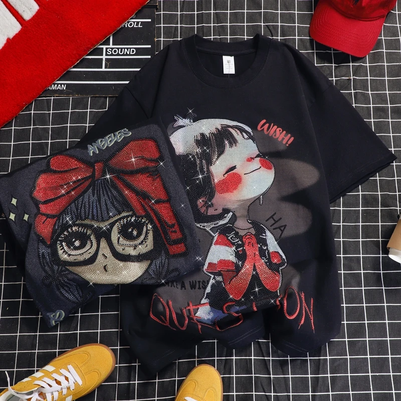 特大ヨーロッパヘビーダイヤモンドエンボス漫画ガールトップ、ミッドレングスのルーズトレンディなレディース半袖Tシャツ