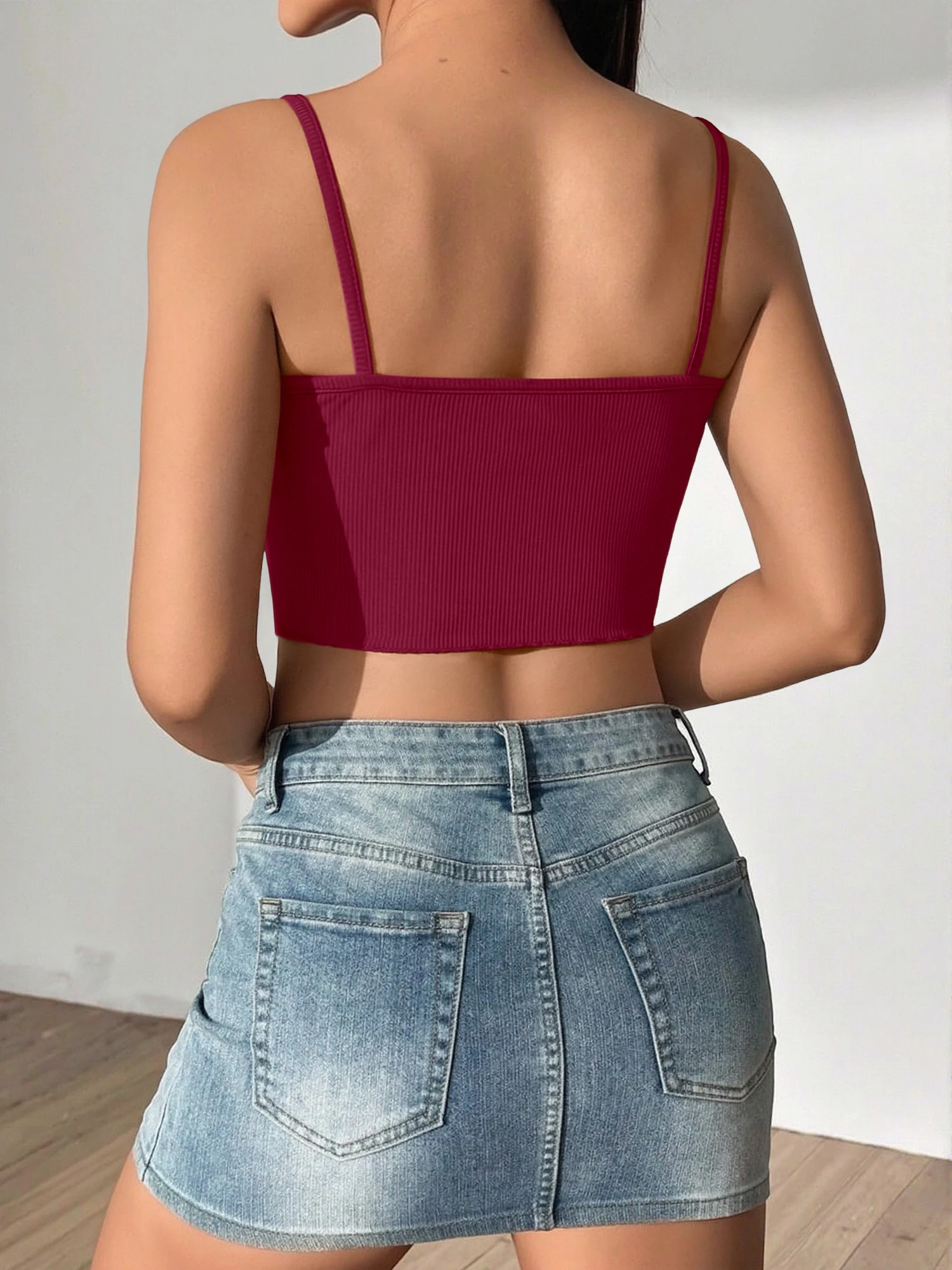 Women Y2K Streetwear Sleeveless Cropped Camisole Ribbed Spaghetti Strap V‑Neck Wavy Scallop Hem Slim Fit Summer Party Cami Top