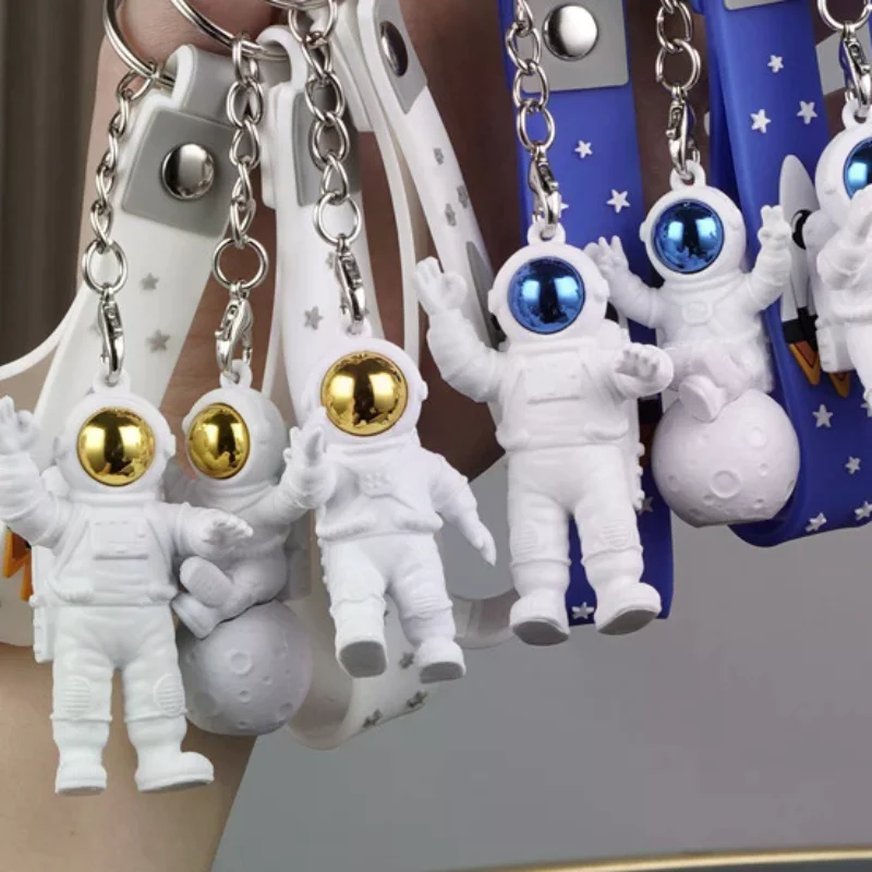 Nuevas figuras de acción de decoración de astronauta y llavero de Luna estatua de astronauta de resina decoración de escritorio de oficina regalos llavero