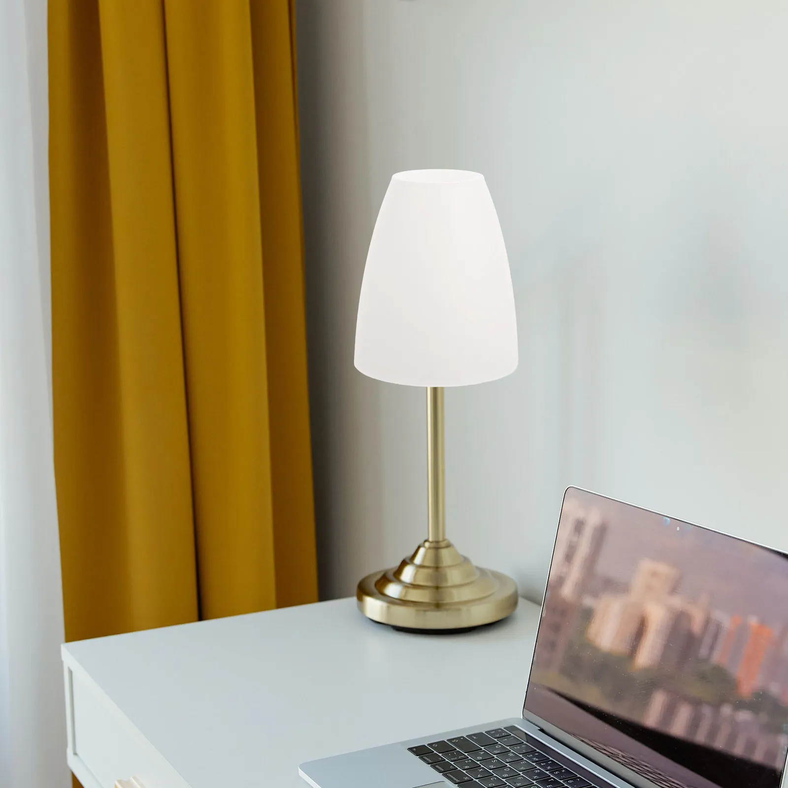 

Пластиковый абажур для домашнего декора, настольных, прикроватных и настенных светильников. Современный простой сменный плафон, рассеивающий яркий свет.