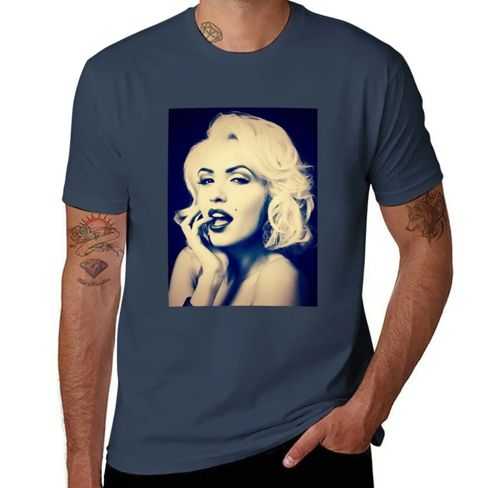 

Gentlemen prefer blondes T-Shirt Lightweight Sport Basic T-Shirt