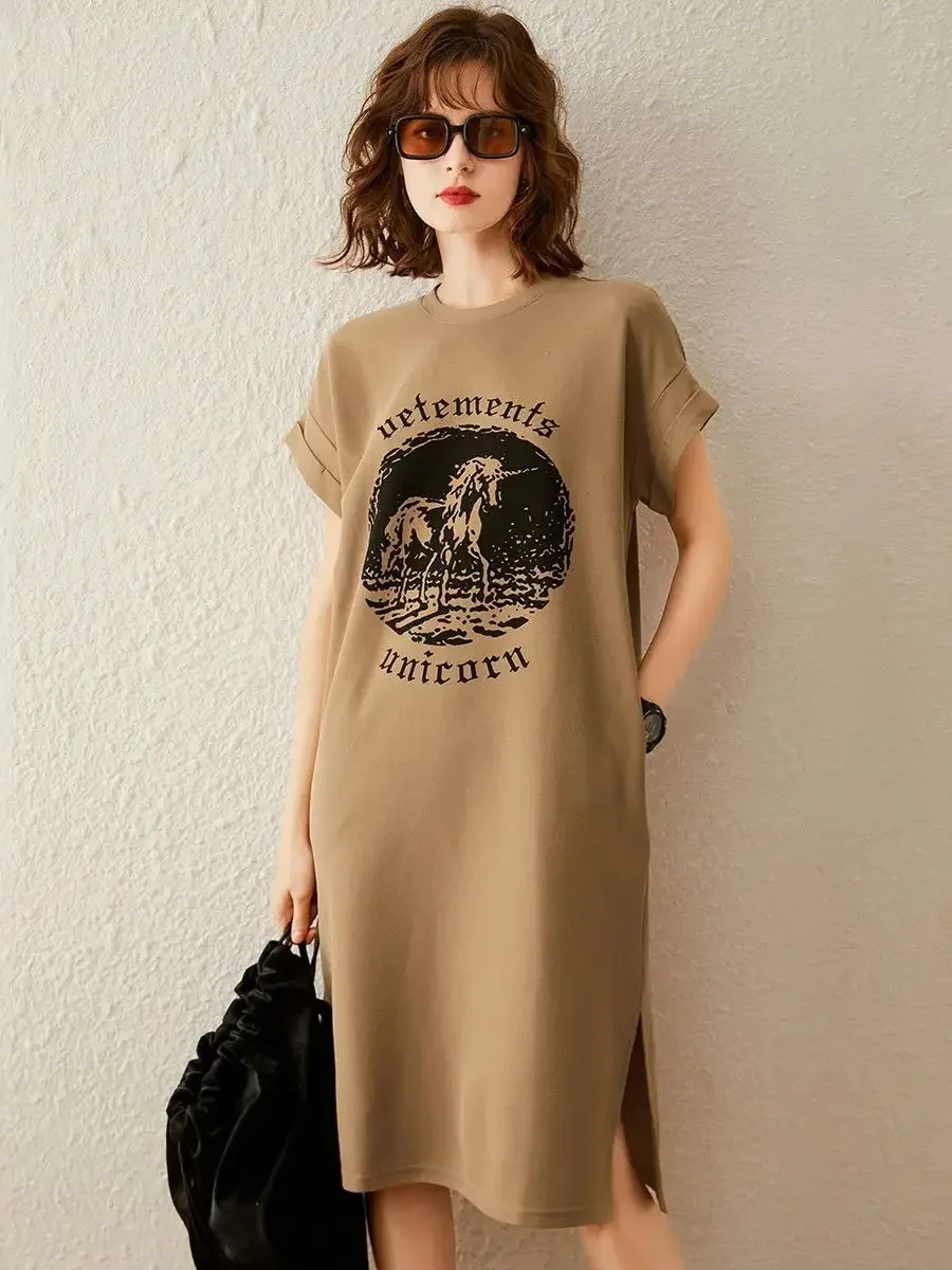 Louis Yao Frauen T-Shirt Kleid 2024 Sommer neue Retro-Print Loose Fit gerade Rundhals ausschnitt Kurzarm lässig Vent Kleid für Frauen