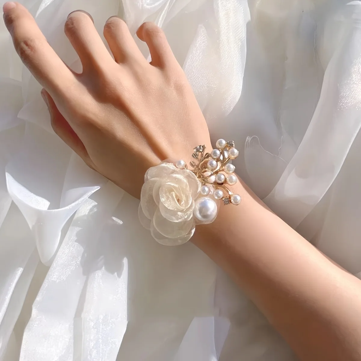 1pc Bridal Bridesmaid Wrist Corsage, Faux Flower Pearl Bracelet Wrist Flower for Wedding Photo Shoots Bridal Attendant Gift