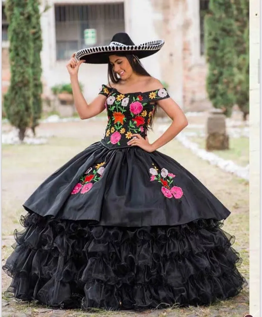 Black Charro Quinceanera Dresses Ball Gown Off The Shoulder Ruffles Appliques Puffy Mexican Sweet 16 Dresses 15 Anos