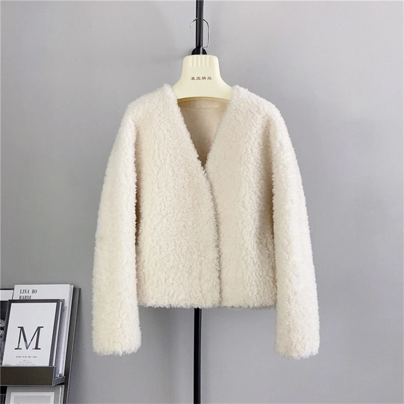 Lady Sheep Shearling V- Collar Short Jacket Women Lamb Wool Real Fur Fall and Winter Warm Coat PT456