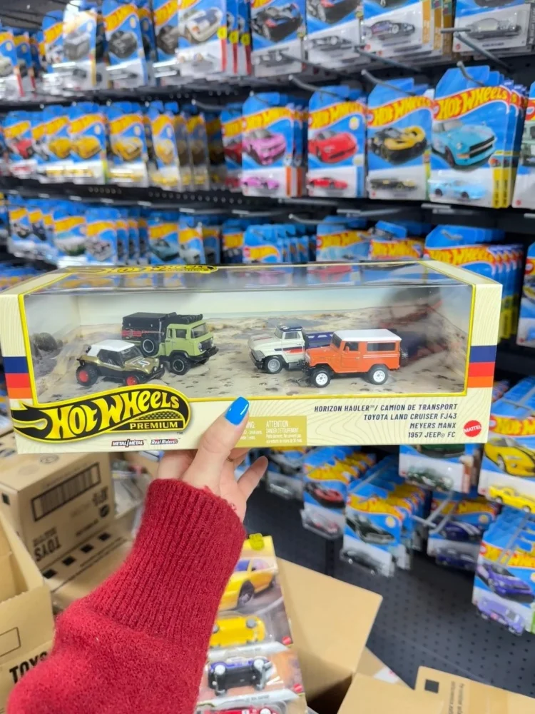 Hot Wheels Premium Off Road Garage 4 Pack Alloy Car Set Toyota Land Cruiser FJ 43 1957 Jeep FC Meyers Manx Horizon Hauler