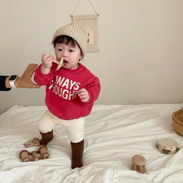 2024 neue Kinder Baby Boy Letter Print Sweatshirt niedlichen Säugling Langarm Tops lose Mädchen lässig Pullover Baumwolle Baby Sweatshirt