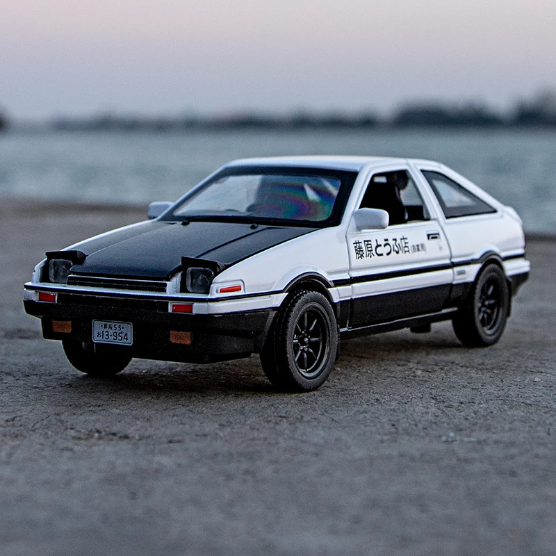 1:32 AE86 Auto giocattolo in lega di metallo Fonde sotto pressione Veicoli Decorazione Modello in miniatura Scala Raccogliere regalo Bambini Ragazzo Tirare indietro Luce sonora
