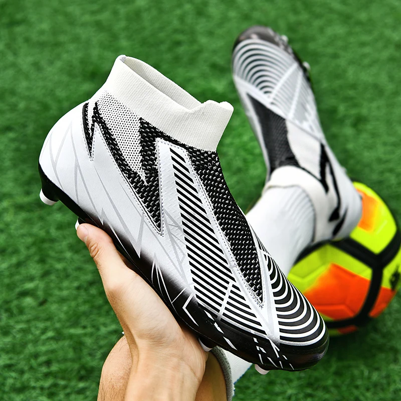 Soccer Shoes Men Women Light Flyweave High Nudity Teenagers Football Boots Outdoors Cleats Antiskid Chaussure Football Sneakers