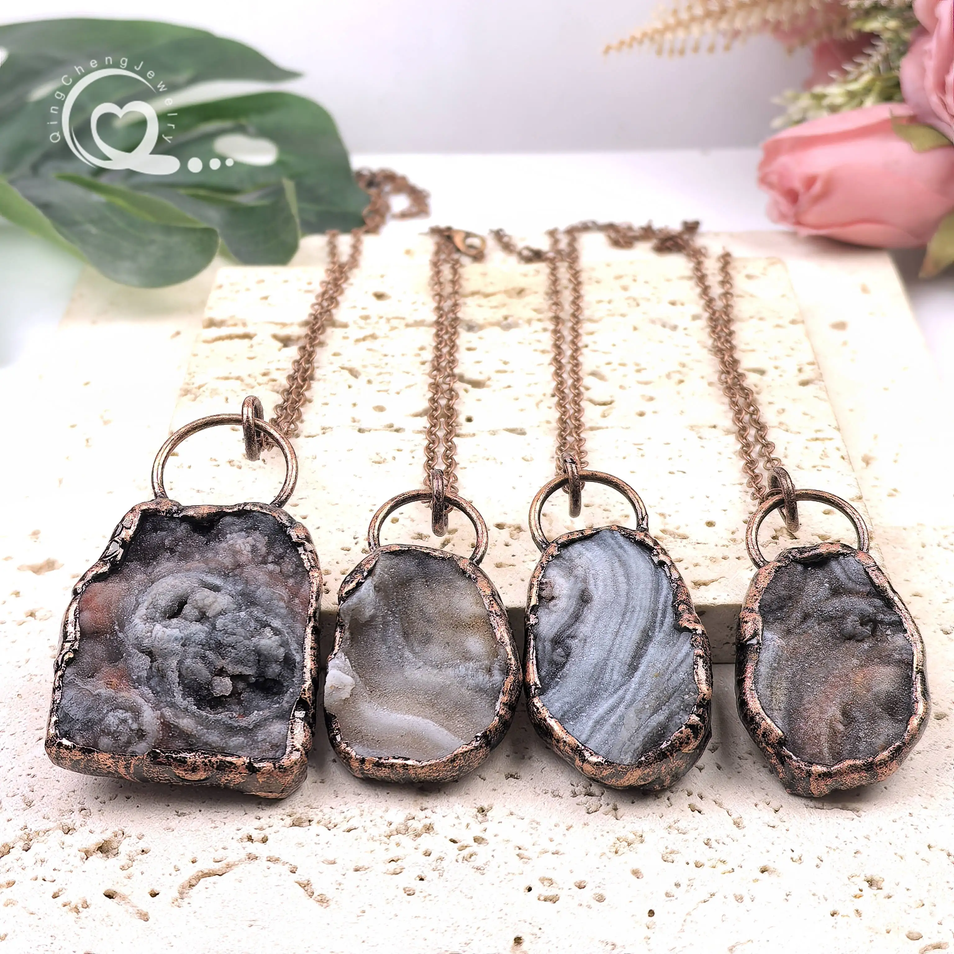 

Natural Quartz Geode Slice Antique Copper Pendants Necklaces Soldered Bronze Hoop Druzy Drusy Slab Charms Retro Jewelry QC3446