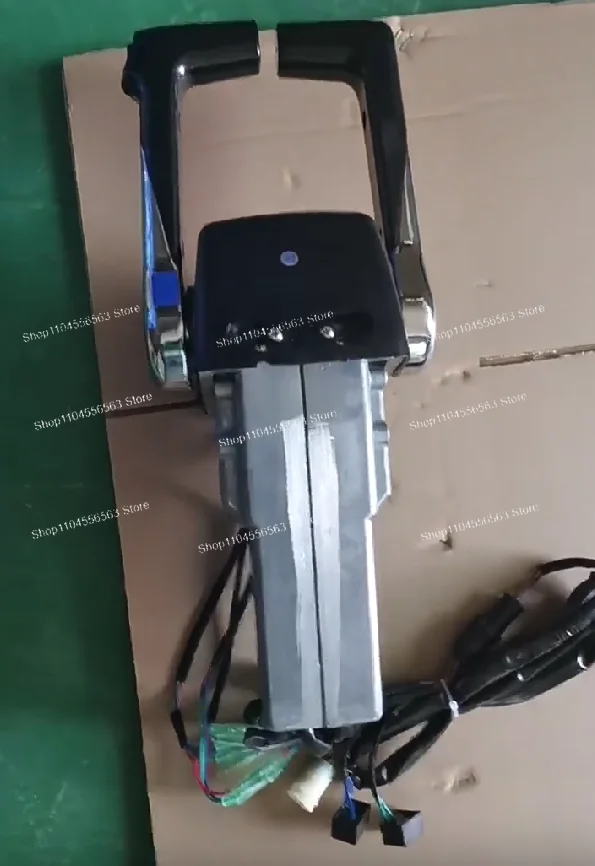 

704-48205-P1 Top-Mount Outboard Throttle Control - USCG Certified Single-Lever Vertical Lift Switch for Marine Use​