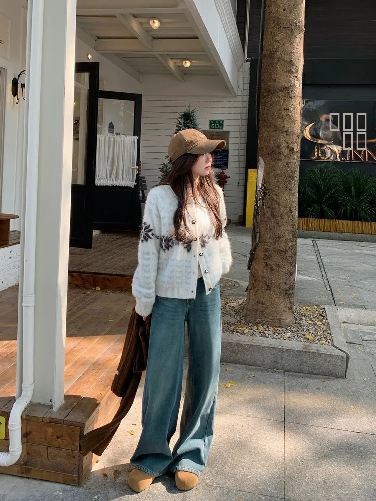 

Soft Winter Design Loose Women's Knitted Sweater Cardigan Comfortable Aosphere Button up Thiened Polyester Wool Blend