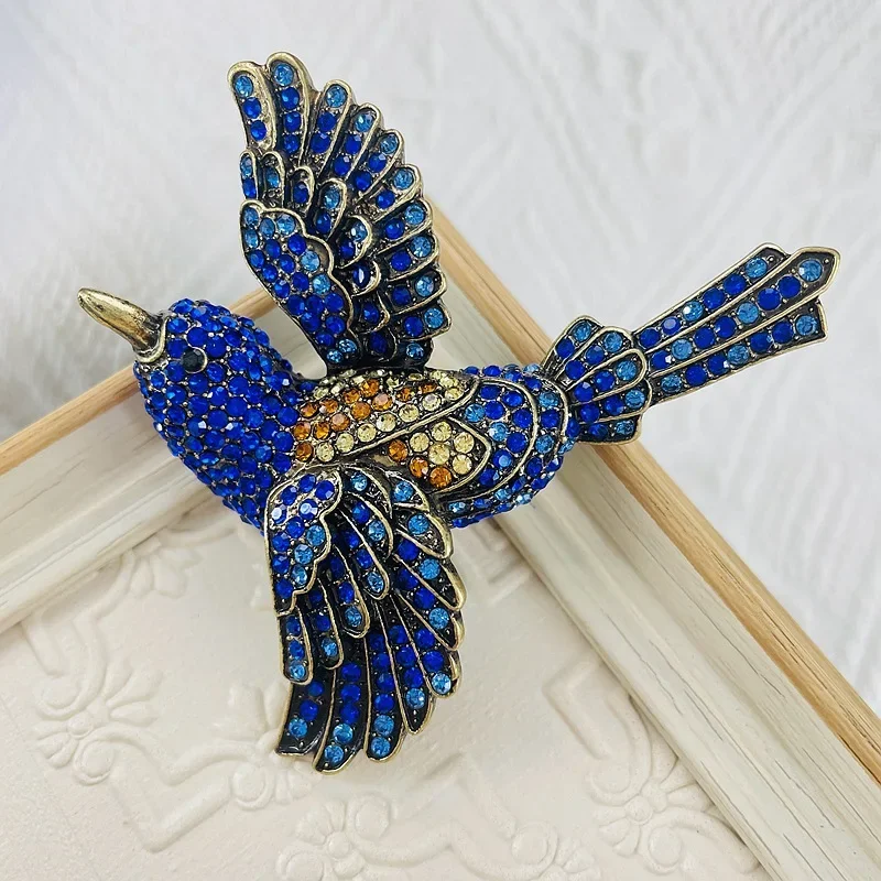 Full Rhinestone-encrusted Kingfisher Brooch Luxurious Colorful Rhinestone Magpie-shaped Metal Brooch Clothing Corsage Jewelry