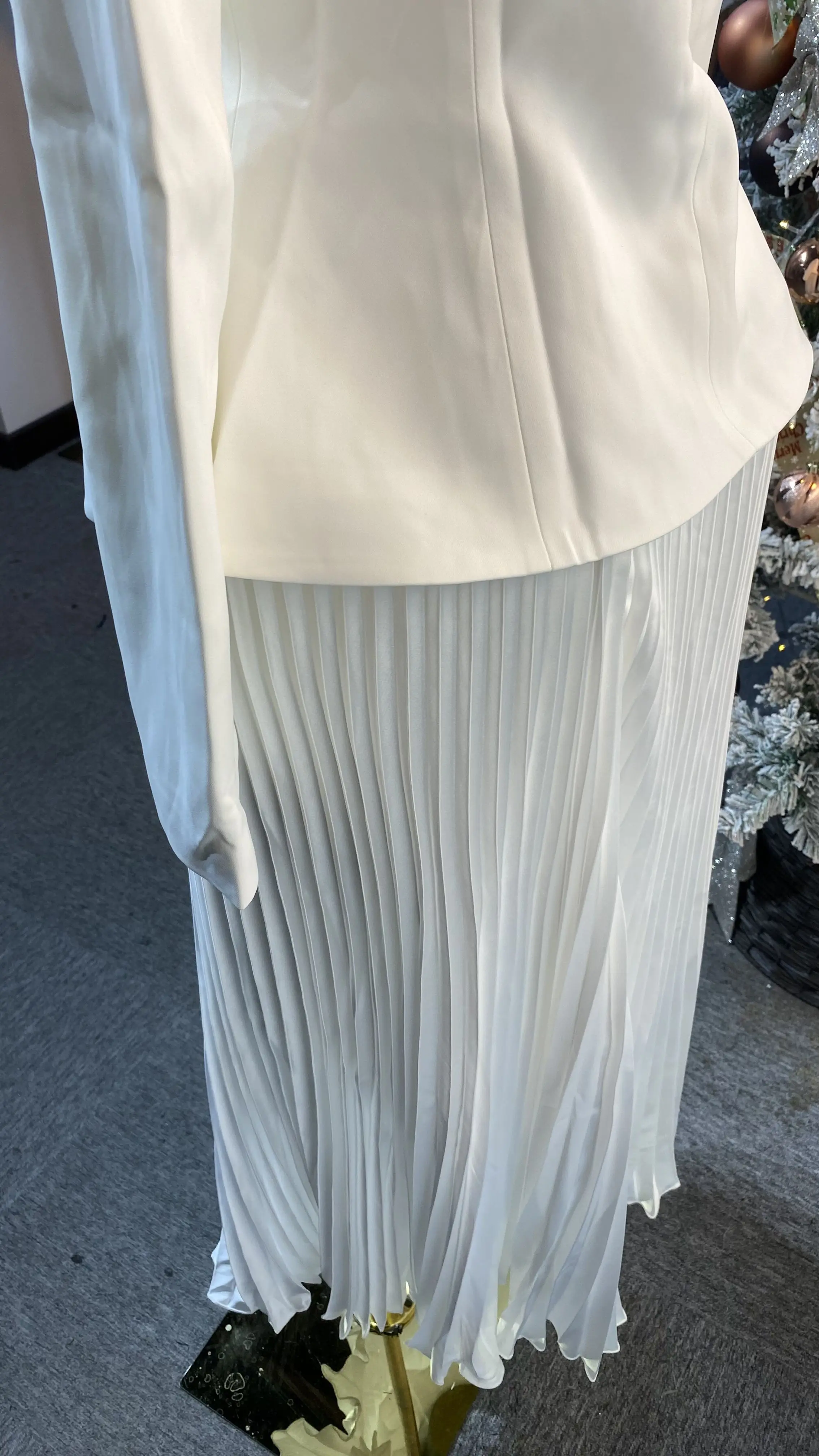 سترة عصرية مطرزة، تنورة مطوية باللون العنابي الصلب، بدلة نسائية أنيقة مكونة من قطعتين، طقم تنورة قصيرة-GZXX192