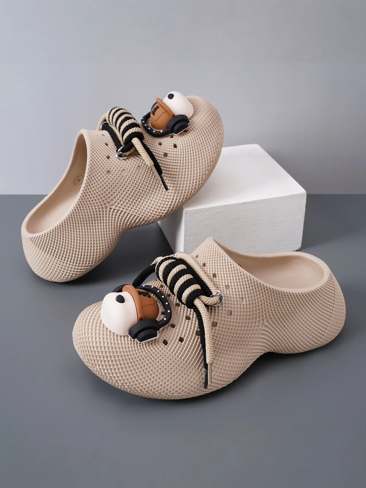 

Men's Summer 2026 New Hollow out Anti-Slip Wear-Resistant Thick Bottomed Slippers Sports Beach Sandals Open-Toe Slip-On Shoes