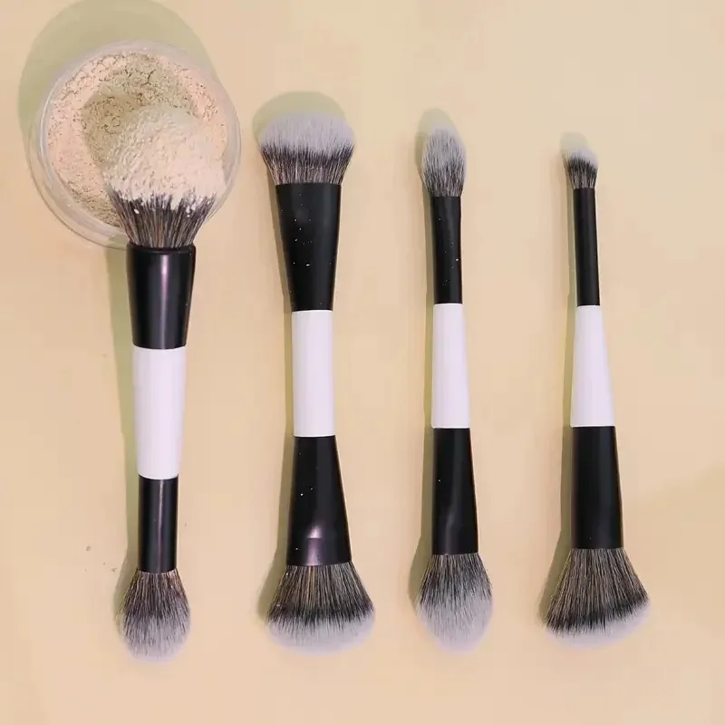 فرشاة وجه سحرية مزدوجة الأطراف | بودرة كريم الأساس والإعداد من تشارمينج بوز 2 في 1 |   فرشاة مكياج مريحة على الوجهين لا تشوبه شائبة