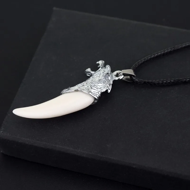 موضة فانغ الأسنان تميمة مجوهرات سبايك الذئب الأسنان الرجال قلادة الراتنج الذئب الأسنان سبيكة الذئب رئيس قلادة مجموعات هدية