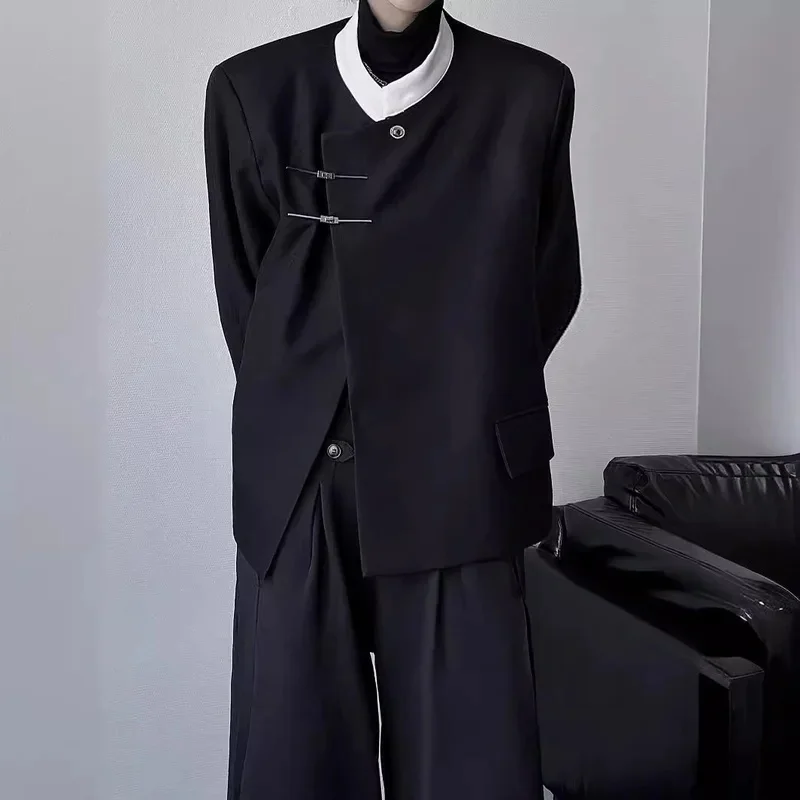 Men New Chinese Style Stand Collar Blazer Contrast Trim Metal Frog Buttons Asymmetrical Loose Short Suit Jacket