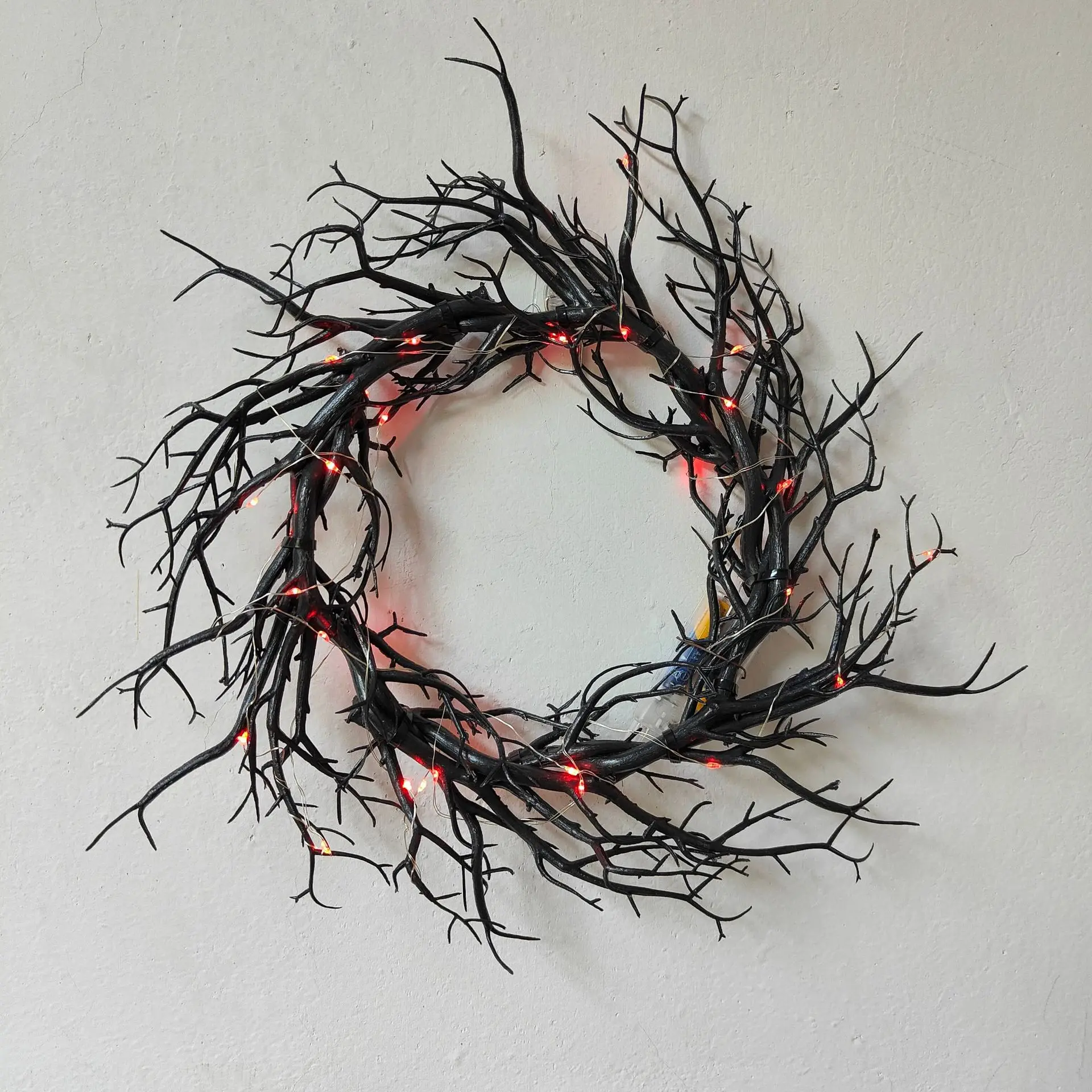 Венок на Хэллоуин, черный венок из ветвей со светодиодной подвеской, венок из мертвой ветки, семейная вечеринка ужасов, украшение для атмосферы Хэллоуина