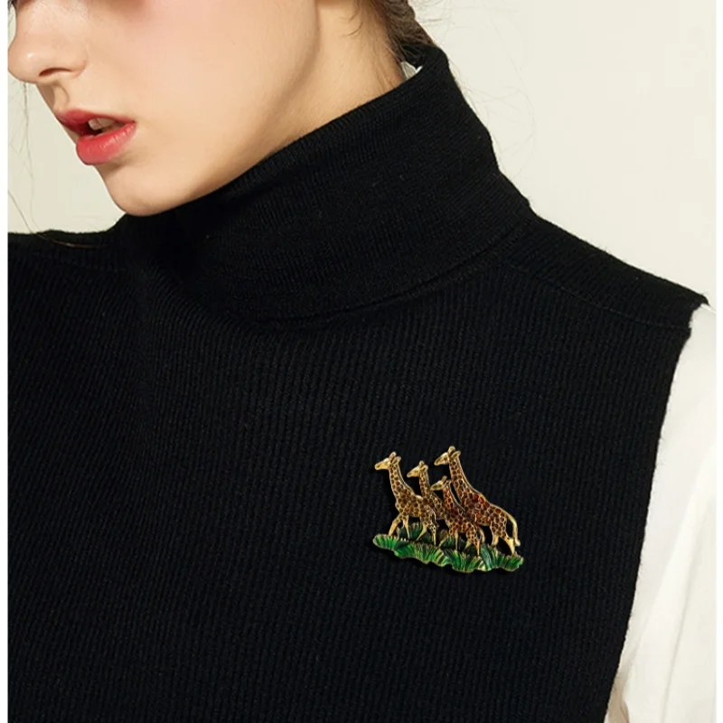 New Colorful Enamel Giraffe Brooches For Women Men Creative Personality Animal Badges Pins Fashion Party Clothing Accessory Gift