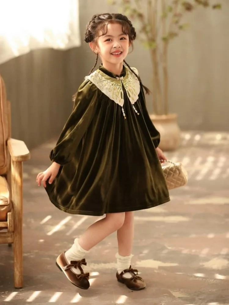 

Girls' Long sleeved Dress 2024 Spring and Autumn Season New Chinese Fengyun Shoulder Embroidered Collar Gold Velvet Retro Dress