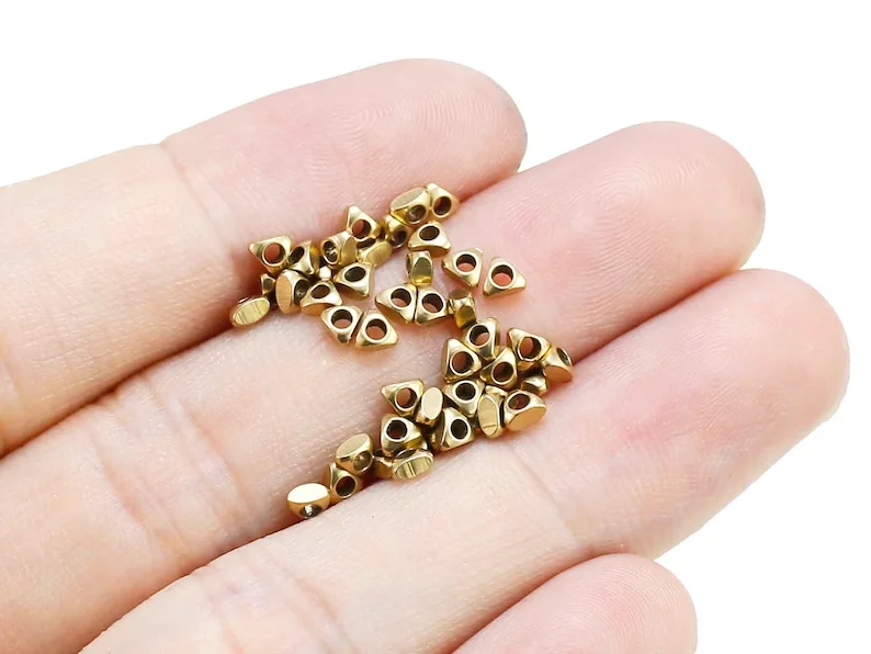 100pcs Triangle Brass Beads, Spacer Beads, 3x1.6mm, Solid Brass Sliders, Brass Findings, Bracelet Beading, Jewelry Making R2527