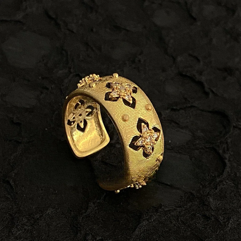 New Chinese Style Retro Golden Hollow Pattern Rings Luxury Trendy Fashion Jewelry Exclusive Design Accessories Formal Occasions