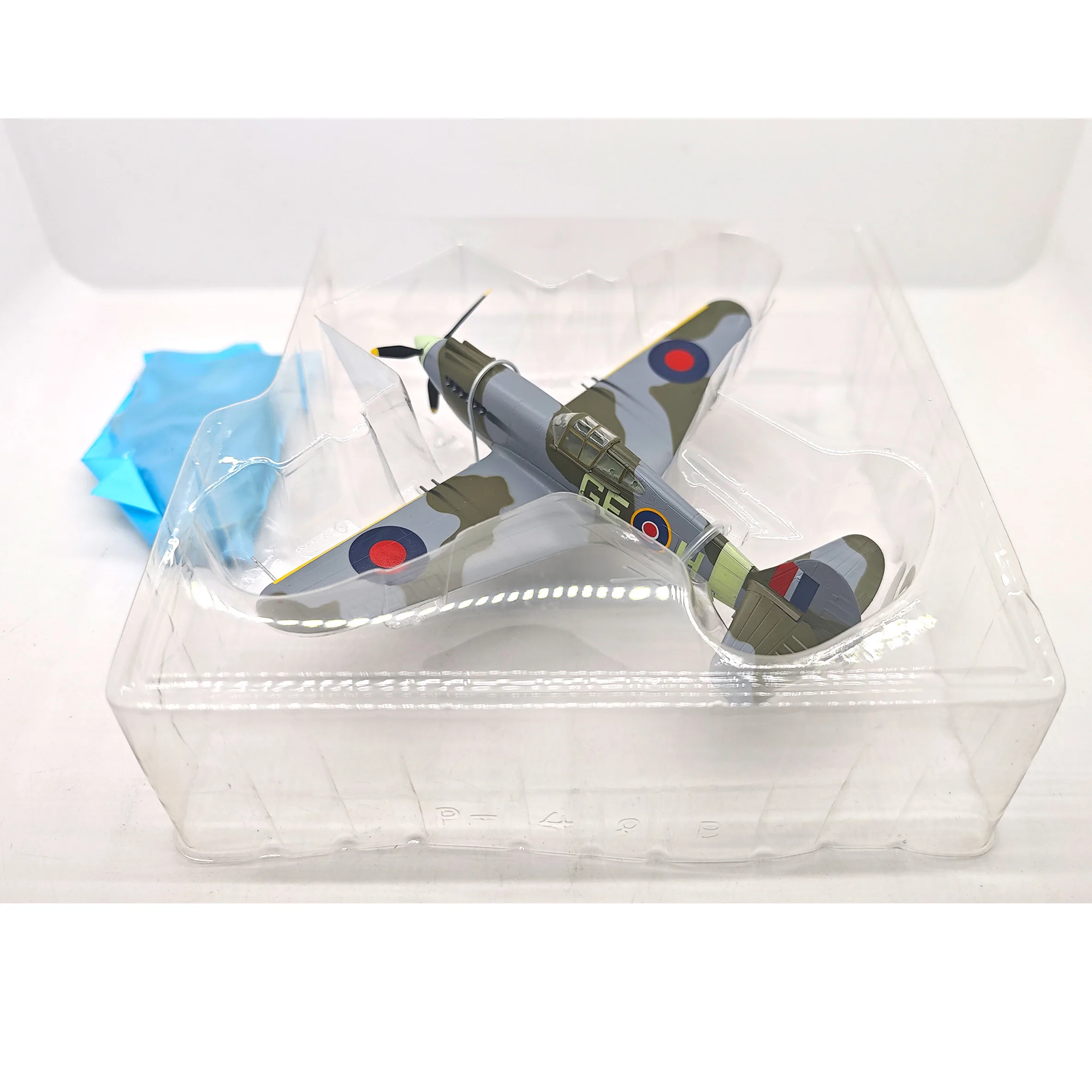 

Spot 37207 1:72 WW2 P-40B fighter model (UK) static finished model (out of print)