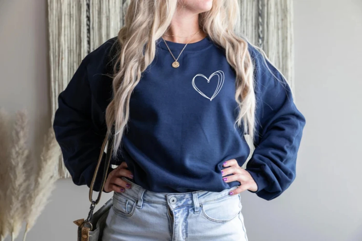 Heart Sweatshirt Cute Valentines Day Shirt Pocket Crewneck Minimalist Lovers Tee Kawaii Sweetheart Pullover Valentines Outfit