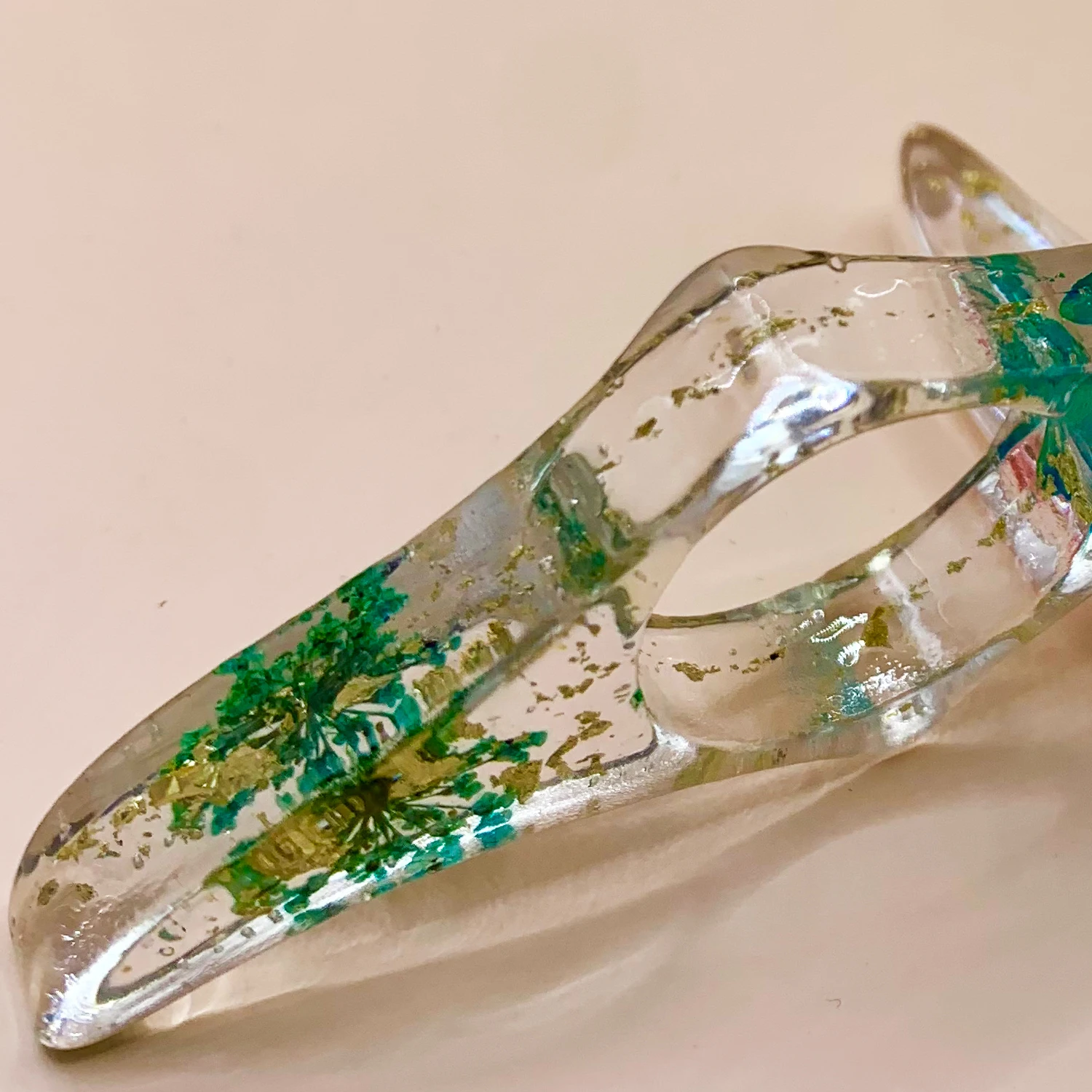 1pc Resin Bookmark Book Stand Reading Aid Creative Thumb Book Support,Thumb Page Holder For Students and Book Lover