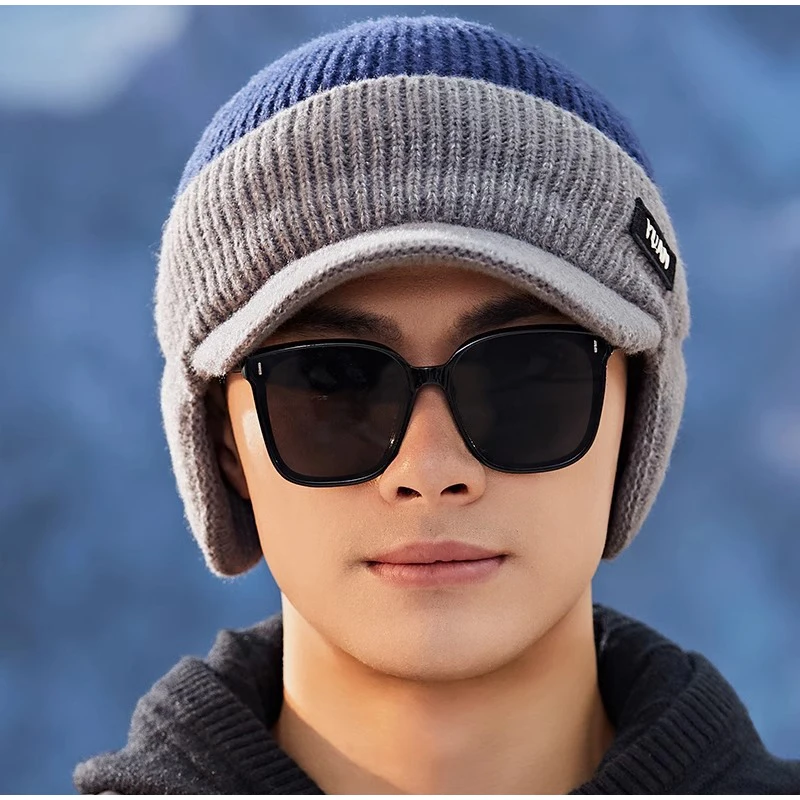 Berretto da baseball in maglia bicolore Cappello lavorato a maglia caldo per esterni Cappello da papà alla moda con protezione per le orecchie Perfetto per cappelli da coppia per uomo
