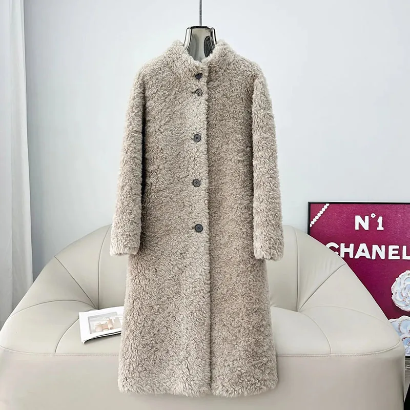 Płaszcz z czystej wełny z kołnierzem stójką, długi, jednolity kolor, z futra owczego, nowy model damski na jesień i zimę 2026, zintegrowany płaszcz z futra jagnięcego.