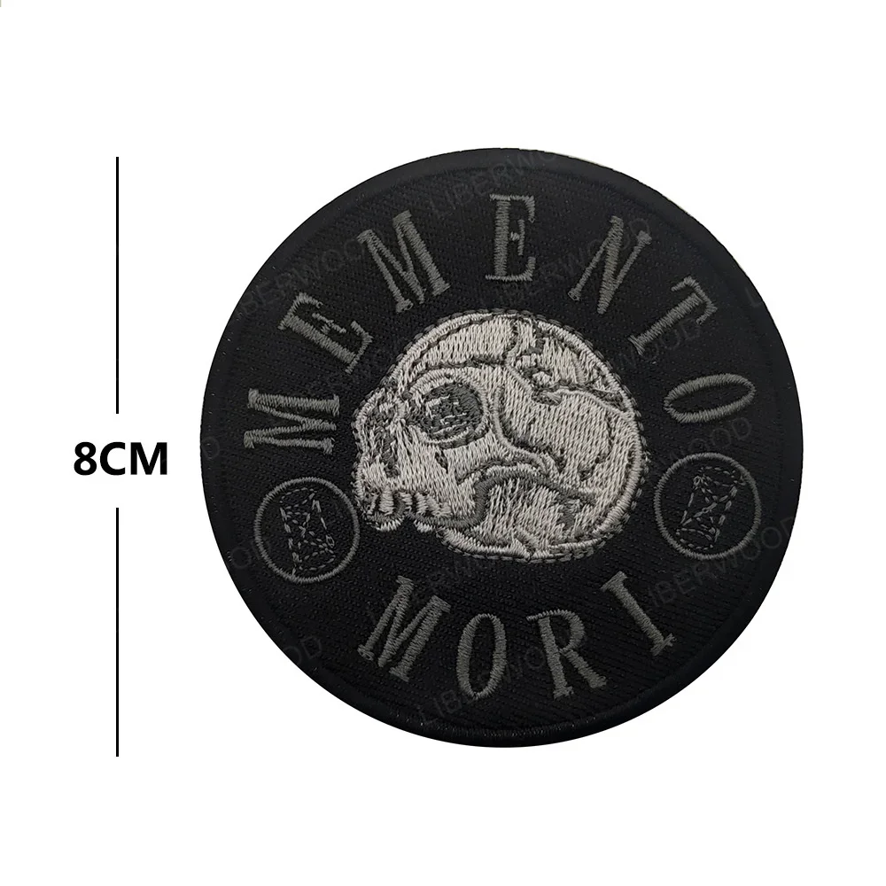 Memento Mori avvertimento Patch ricamata emblema tattico Armband Skull Applique