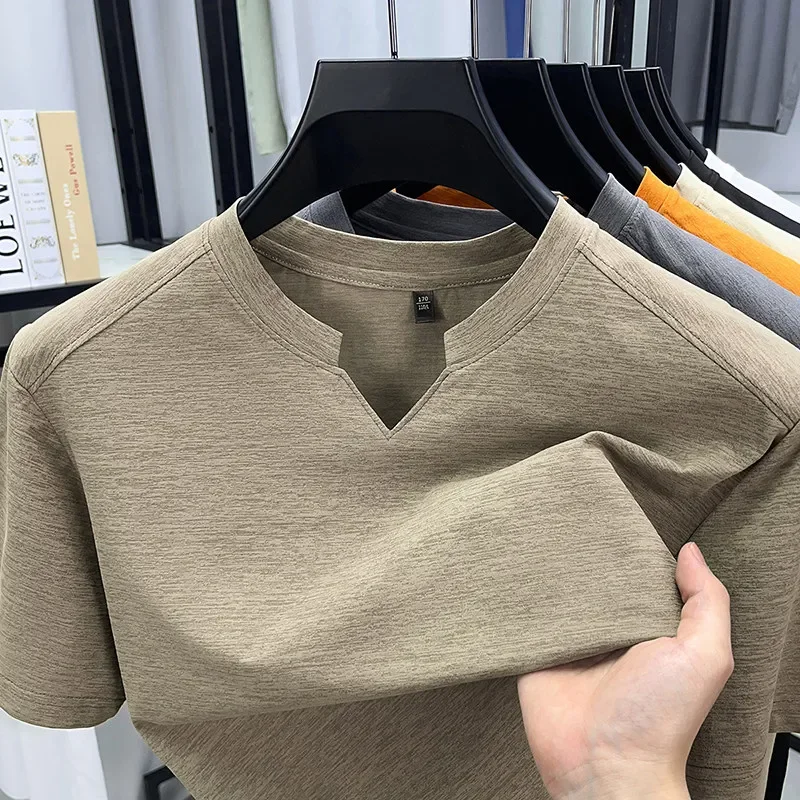 Koreanisches Herren-T-Shirt, lässig und modisch, kleiner V-Ausschnitt, einfarbig, kurzärmelig, bequem, vielseitig einsetzbar, für den Sommer