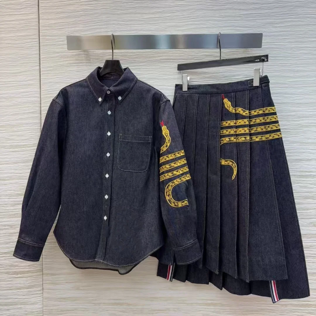 

New women's early spring embroidered lapel shirt+pleated skirt