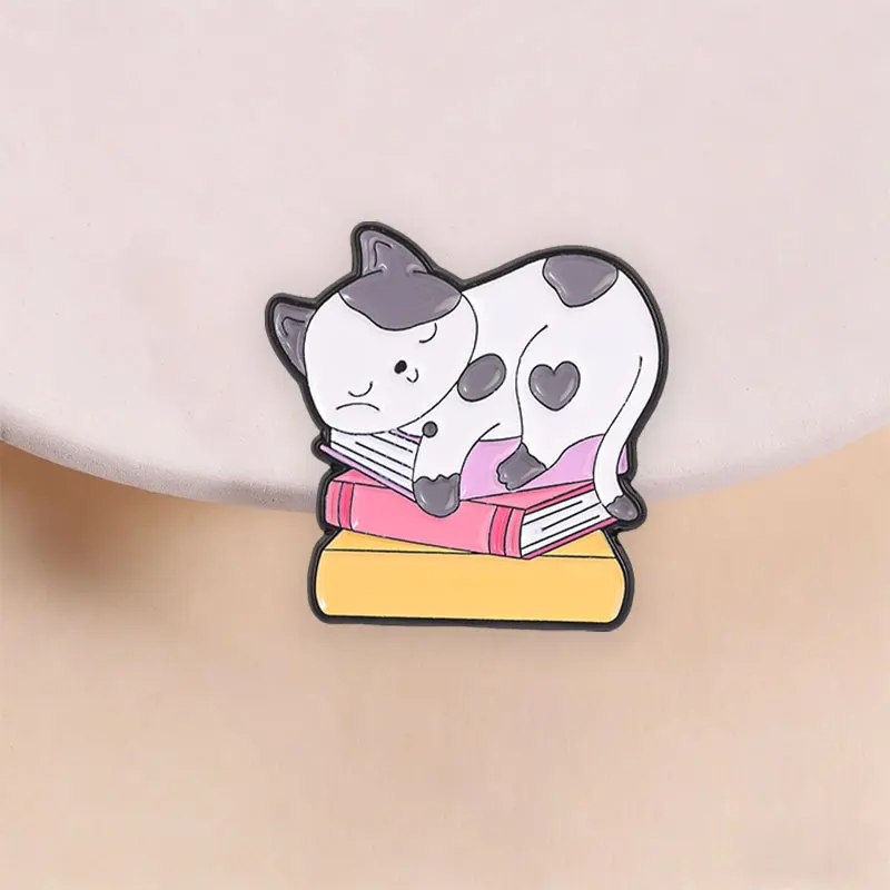 Cute Cat Sleeping On Book Enamel Badge Cartoon Reading Kitten Bookworm Book Nerd Pin Lapel Decoration Brooch Jewelry Gift