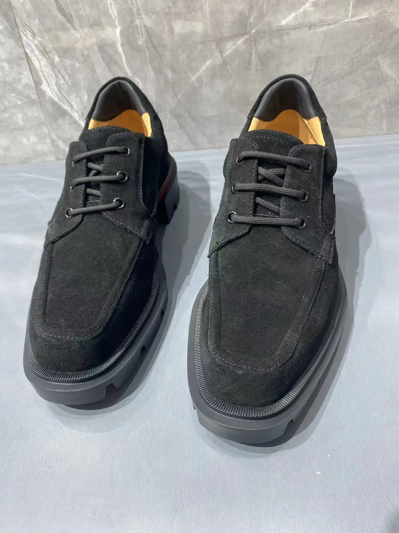 

Breathable Black Velvet Men Round Toe Loafer Shoes Round Toe Lace Up Male Anti-Slip Spring Autumn Single Shoes