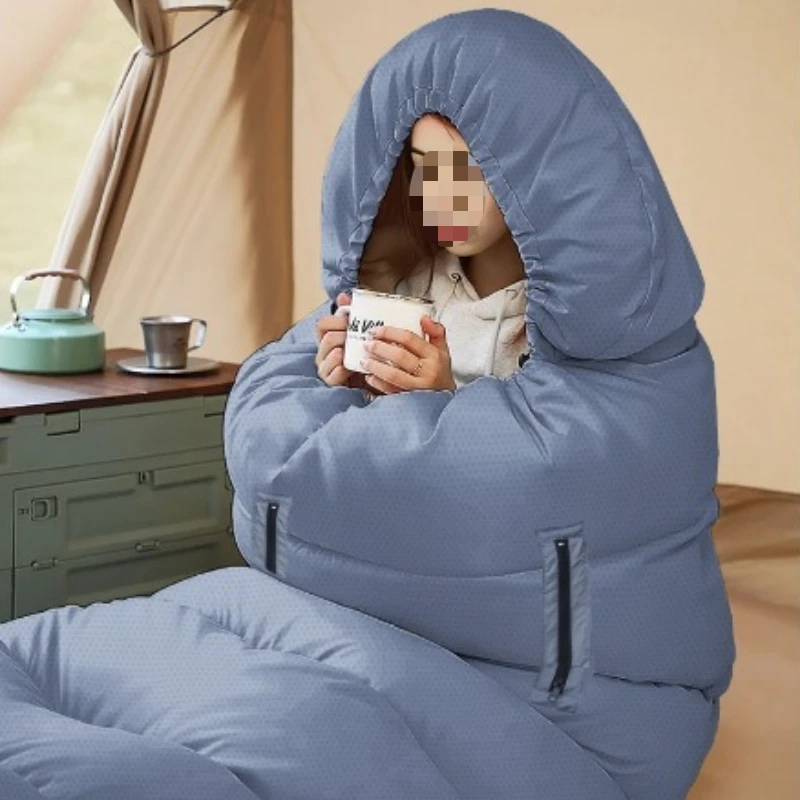 Sleeping bags can be reached for outdoor camping in winter, thickened to keep warm and cold, and can be spliced