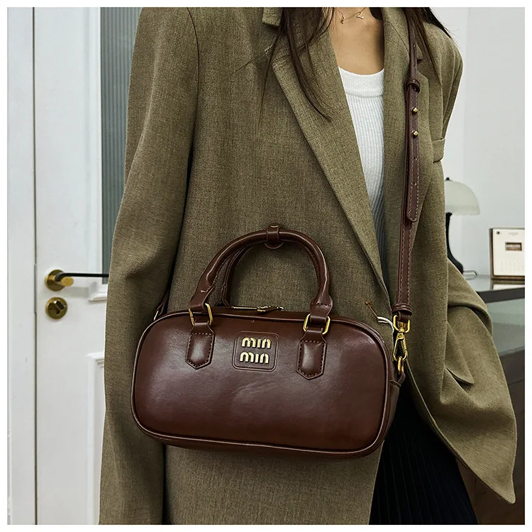 

Универсальная сумка-седло на цепочке для женщин 2026 года, модная сумка через плечо и на плечо